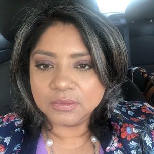 Meet your Posher, Yanet